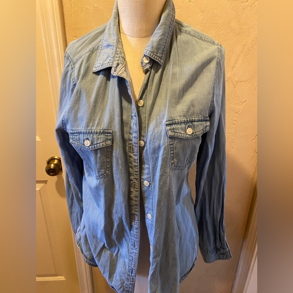 Old Navy denim shirt. Size small.